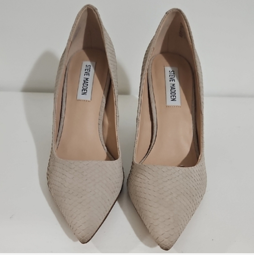 EUC Steve Madden Women's Beige Textured Heels pointed-toe heeled shoe - Picture 2 of 8